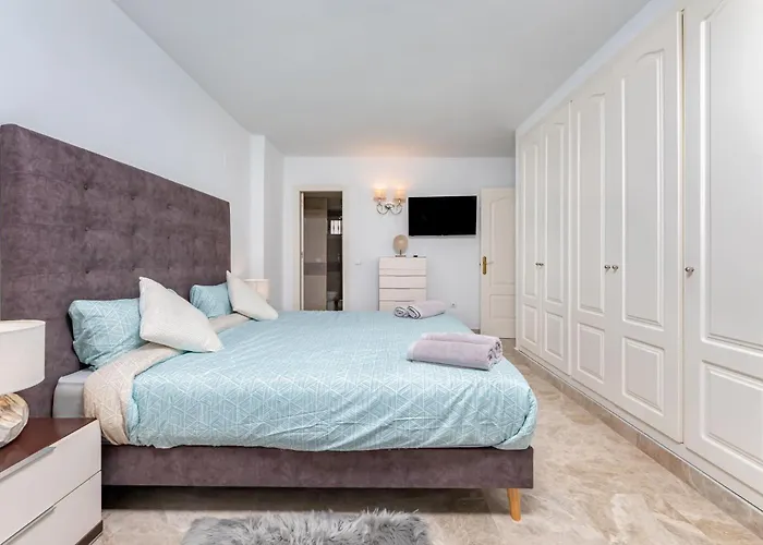 Cozy 4 Bedroom Townhouse With Swimming Pool