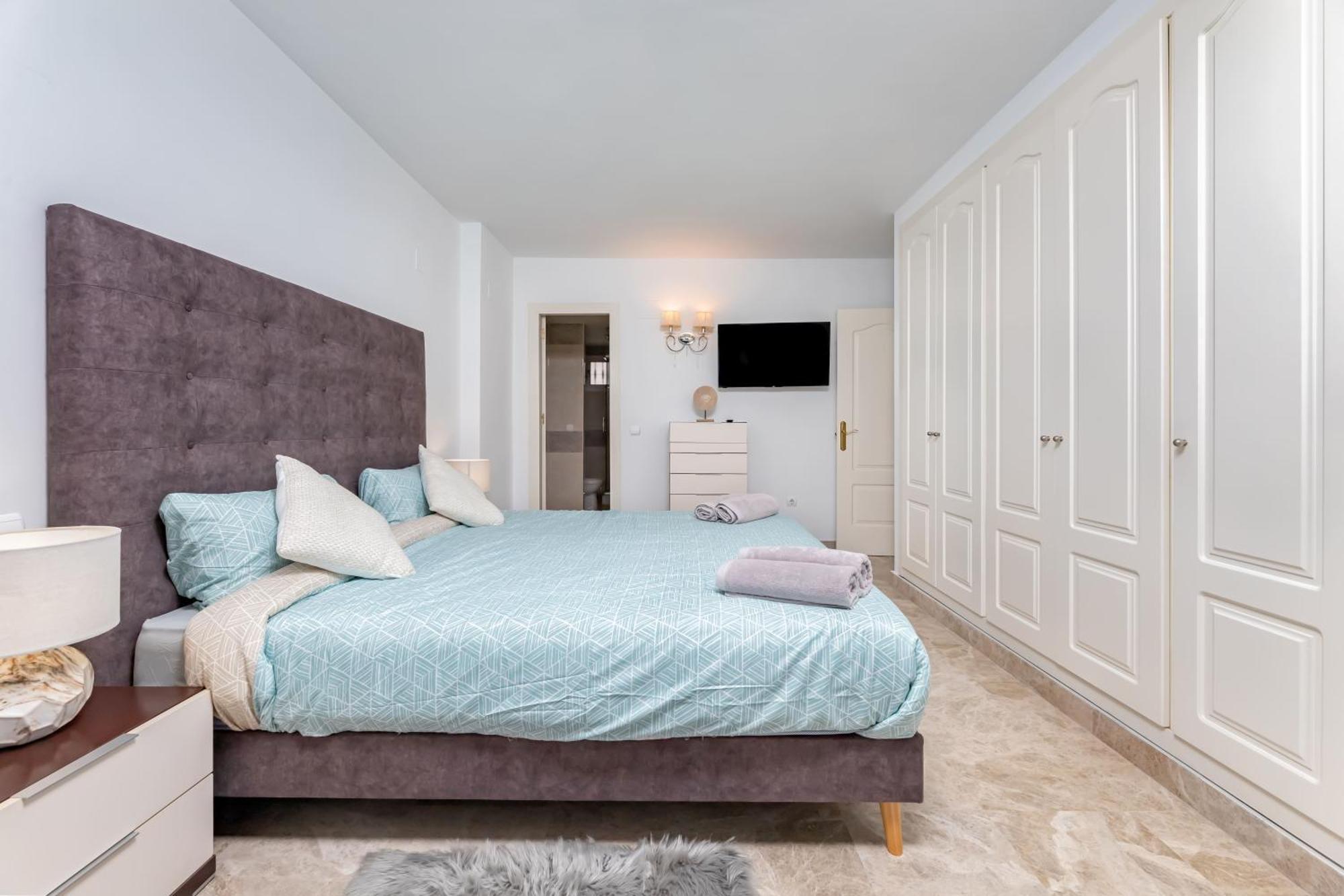 Casa de Férias Cozy 4 Bedroom Townhouse With Swimming Pool Marbella