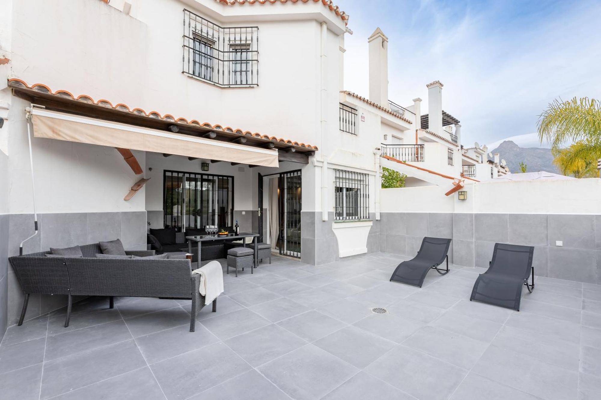 Cozy 4 Bedroom Townhouse With Swimming Pool Marbella