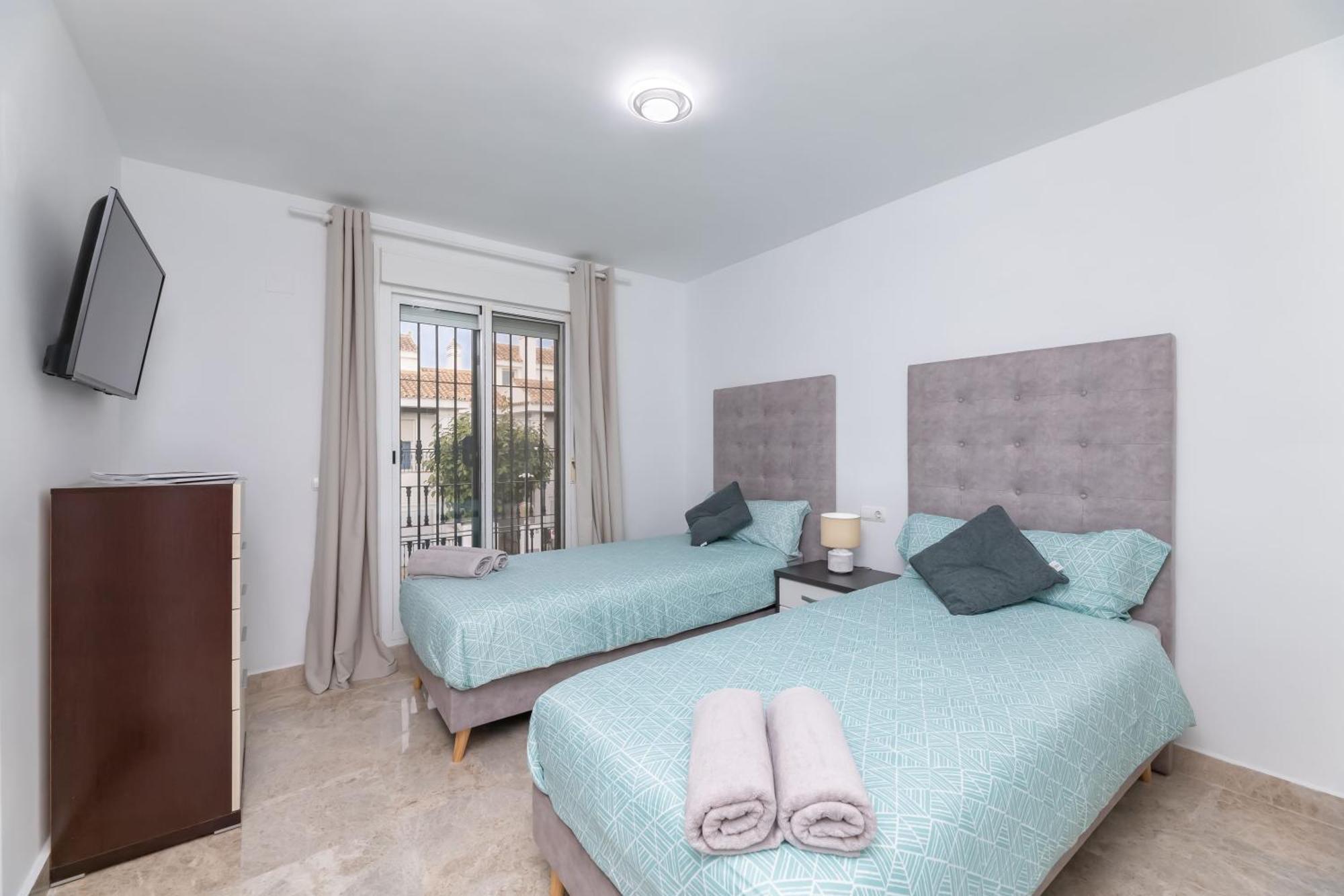 Ferienhaus Cozy 4 Bedroom Townhouse With Swimming Pool *