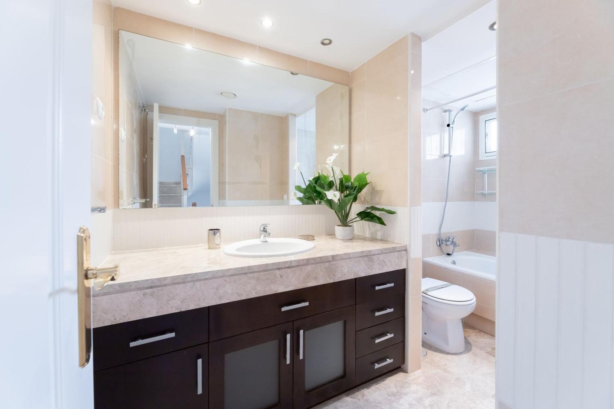 Cozy 4 Bedroom Townhouse With Swimming Pool Ferienhaus