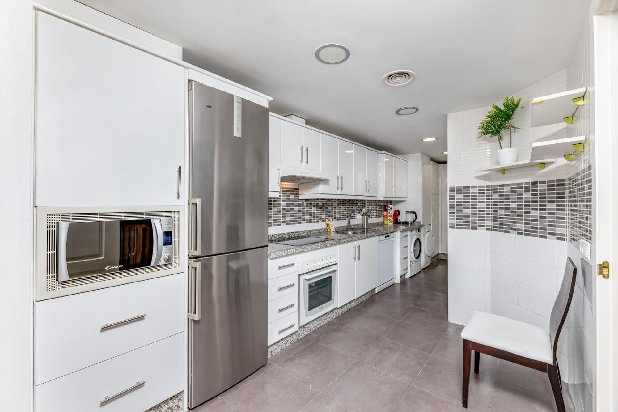 Cozy 4 Bedroom Townhouse With Swimming Pool