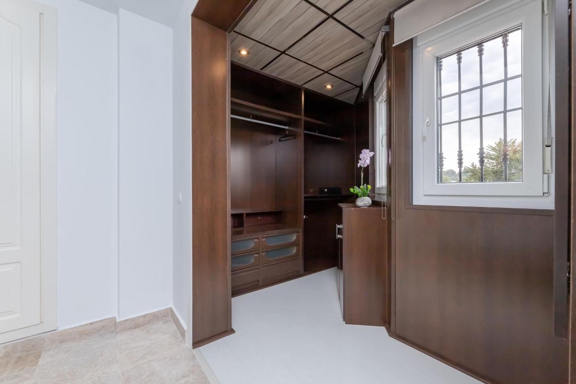 Cozy 4 Bedroom Townhouse With Swimming Pool Ferienhaus